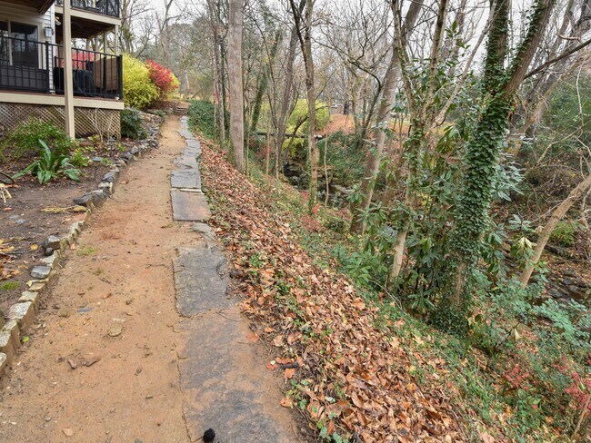 Building Photo - 707 S Marshall St