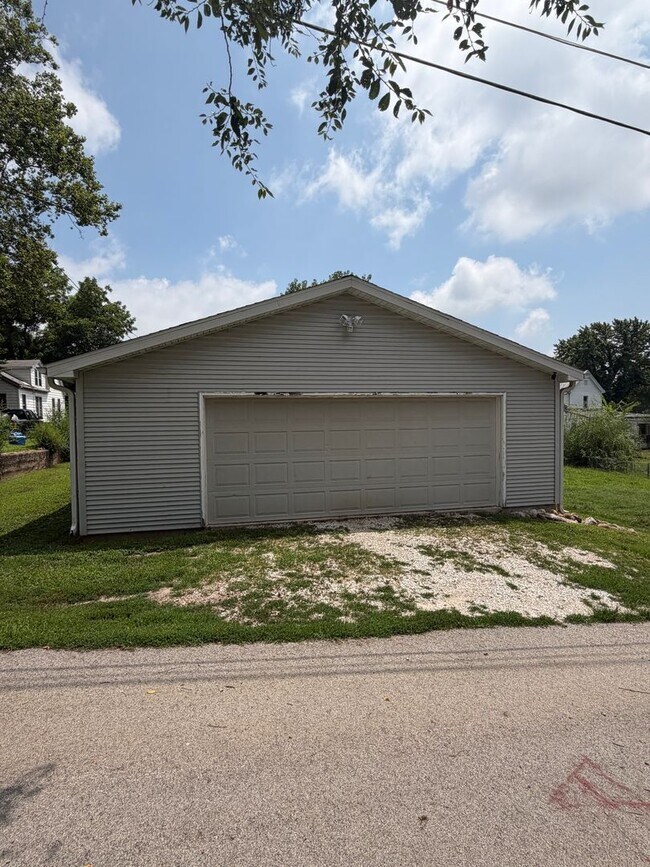 Building Photo - 1323 N 3rd St
