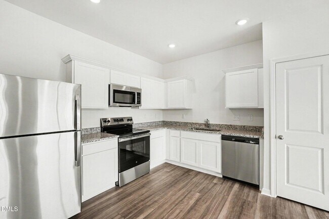 Building Photo - 131 S Meyers Ct