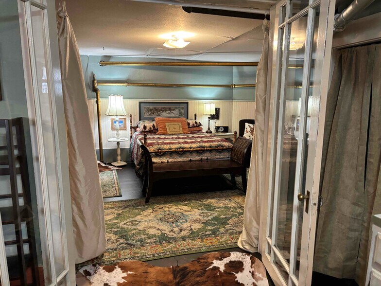 Building Photo - 425 S Washington St