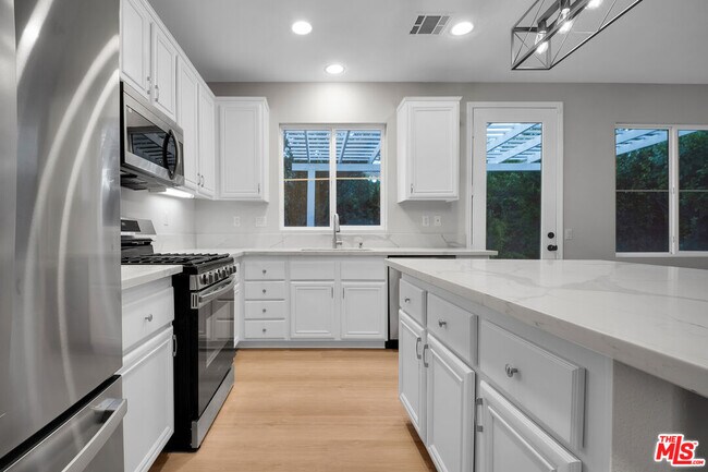 Building Photo - 24130 Tango Dr