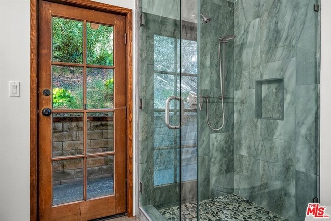 Building Photo - 535 Crater Camp Dr