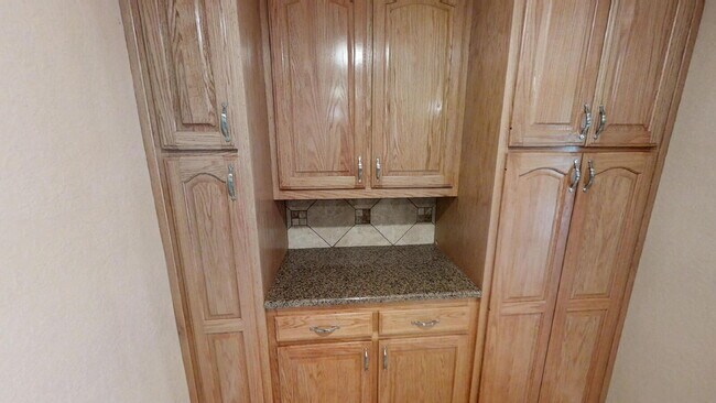 Building Photo - Welcome home to this adorable 3-bedroom, 2-bathroom house designed with comfort and style in mind!