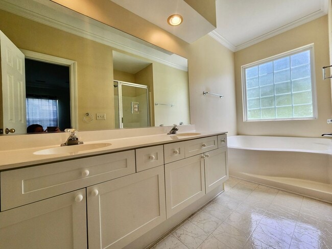 Building Photo - Charming 2 bedroom plus flex room in Dunes...