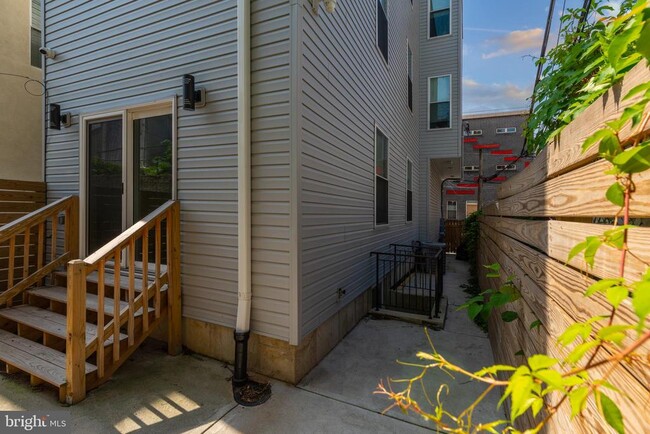 Building Photo - 1633 Swain St
