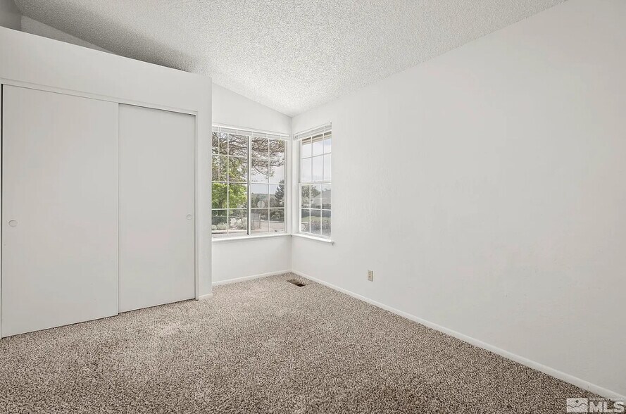 Building Photo - 6402 Park Pl