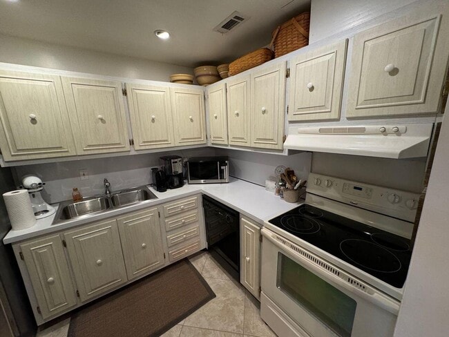 Building Photo - 6219 Bay Club Dr