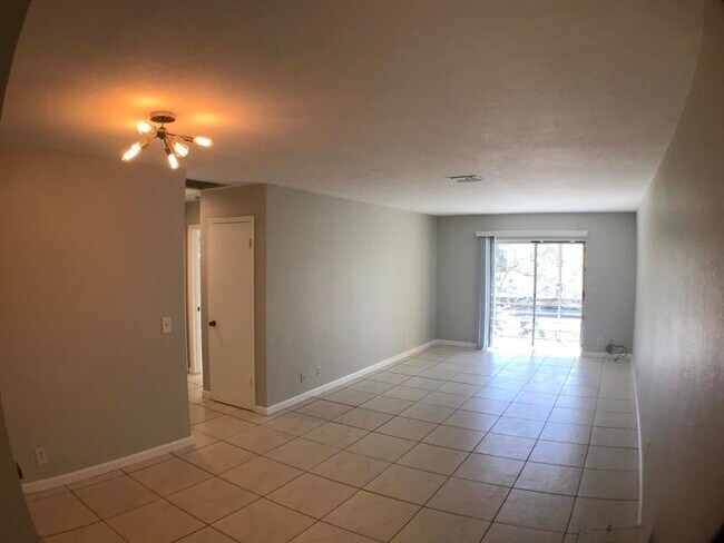 Building Photo - 220 Croton Ave