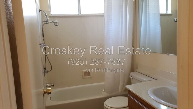 Building Photo - 4717 Knollpark Cir
