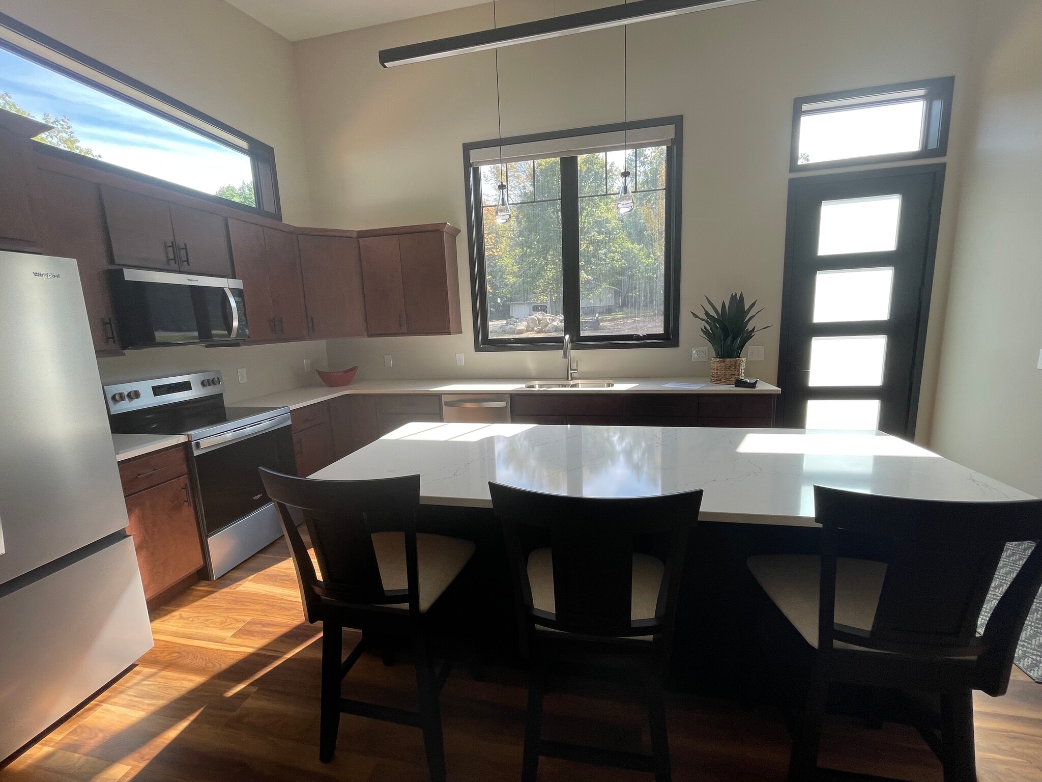 9’island with barstools - 150860 Nightingale Ln