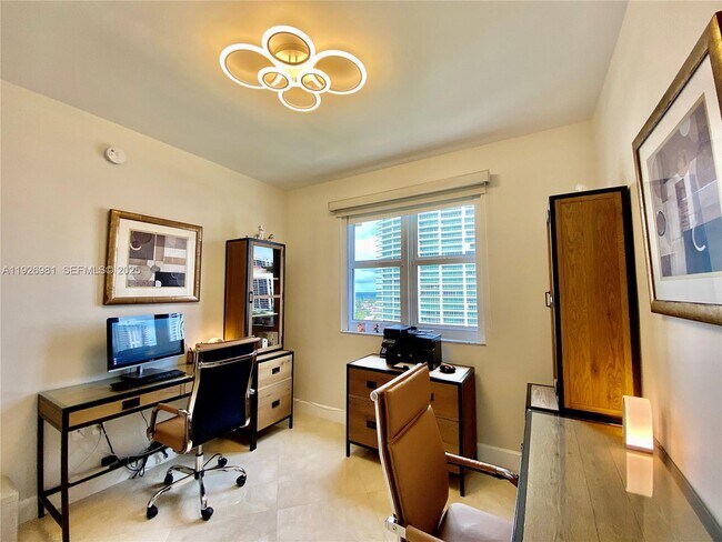 Building Photo - 19900 E Country Club Dr