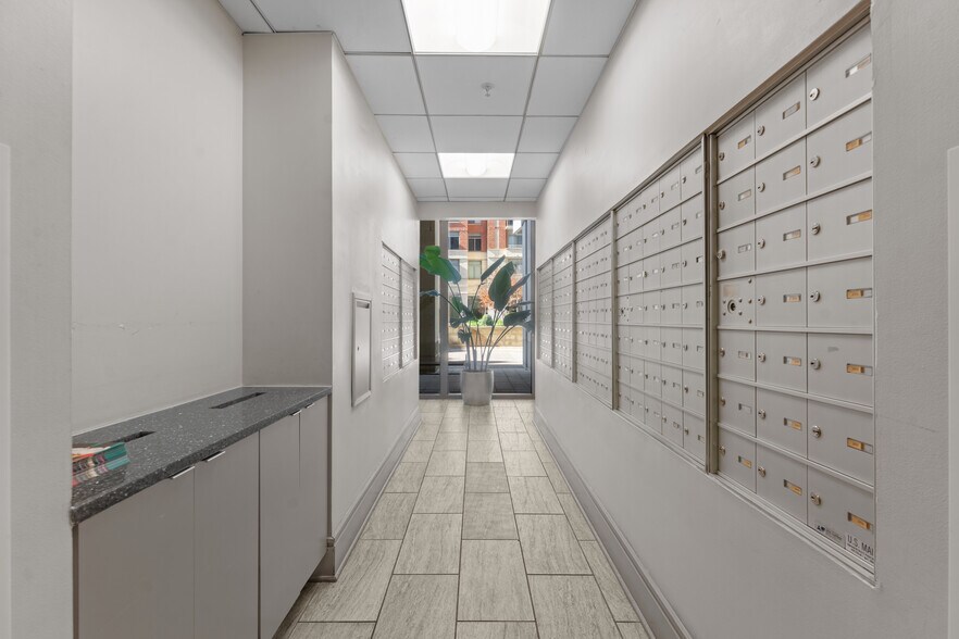 Building Photo - 3650 S Glebe Rd