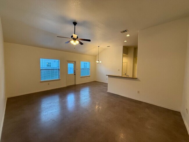Building Photo - Modern 3bd 2ba Duplex in Prime Location