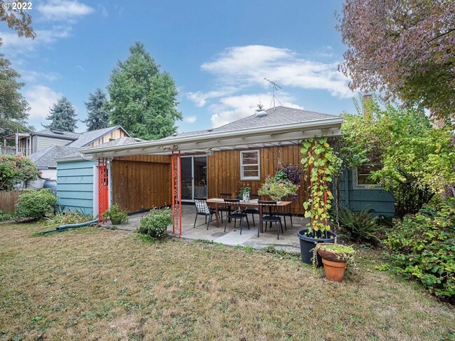 Building Photo - 2828 SE 59th Ave
