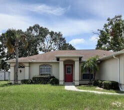 Building Photo - 3 Bedroom Home Close to Everything!
