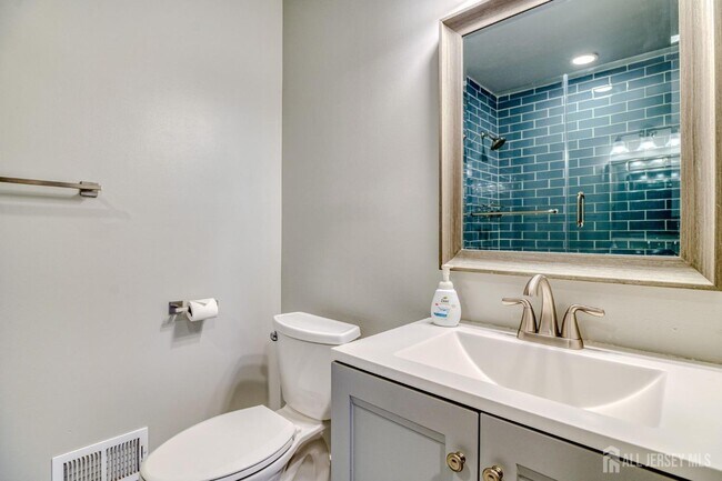 Building Photo - 20 Pembrook Ave