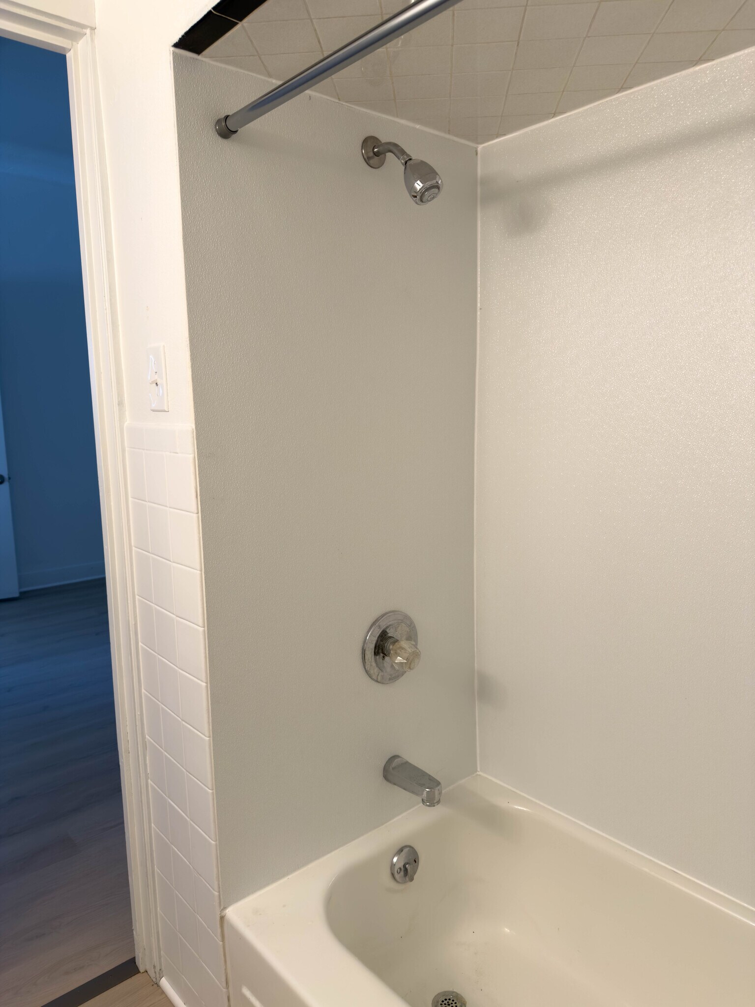 Building Photo - 133 S Main St