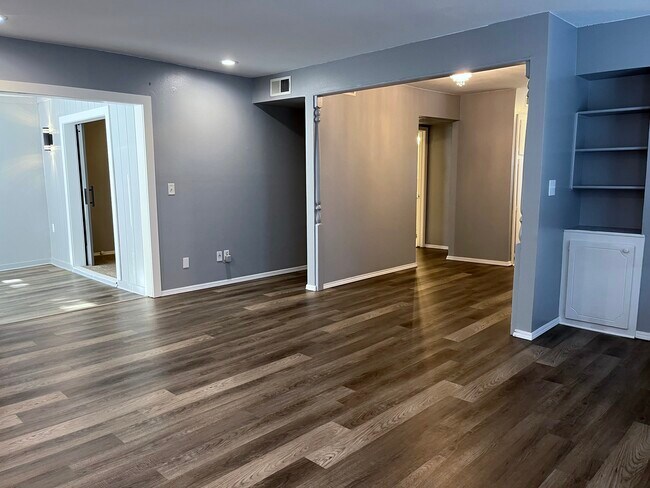 Building Photo - 6700 N Meridian Ave