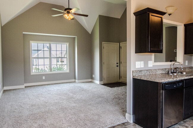 Building Photo - Pet Friendly Ranch Home!