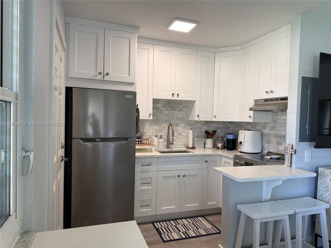 Building Photo - 130 N Collier Blvd