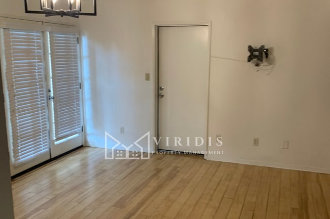 Building Photo - 1001 Mohawk St