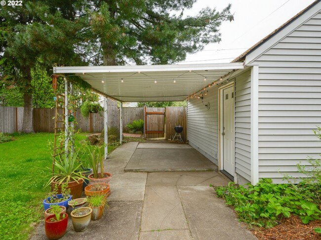 Building Photo - Charming 3 bed + office, 1.5 bath rental home in University Park Portland!