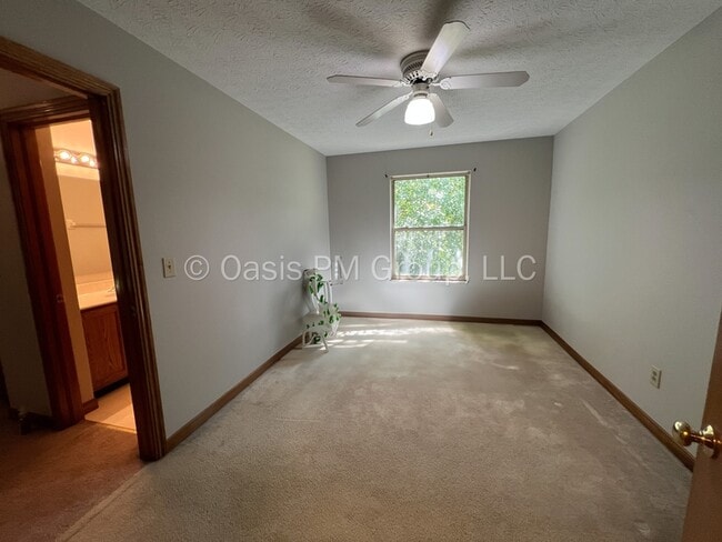 Building Photo - 8575 Kingsley Dr