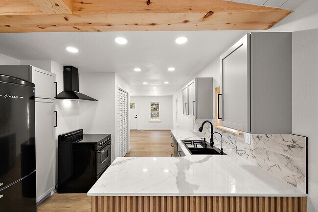 Building Photo - 11259 Chapp Ave