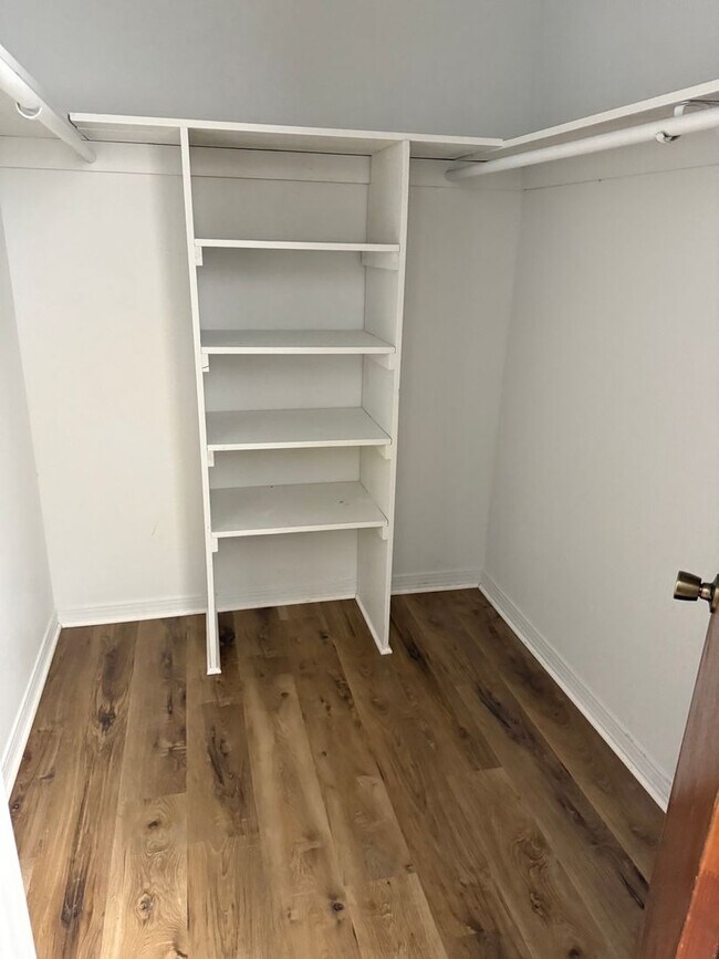 Building Photo - BV-Lincoln Drive