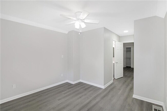 Building Photo - 204 Ivy Green Ln SE