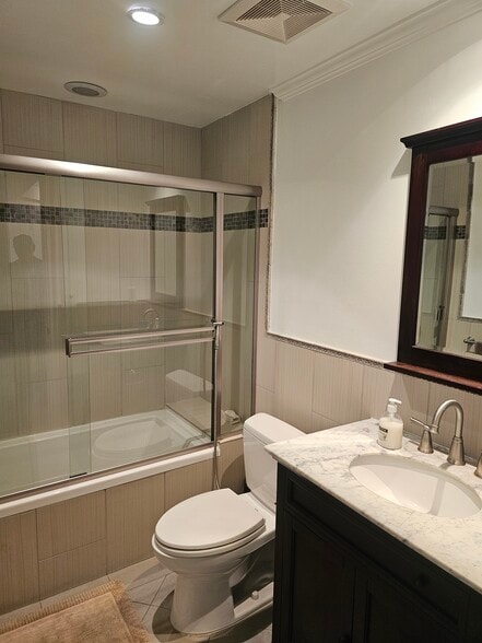 Building Photo - 927 S Wooster St