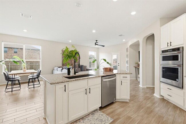 Building Photo - 1506 Dragonfly Loop