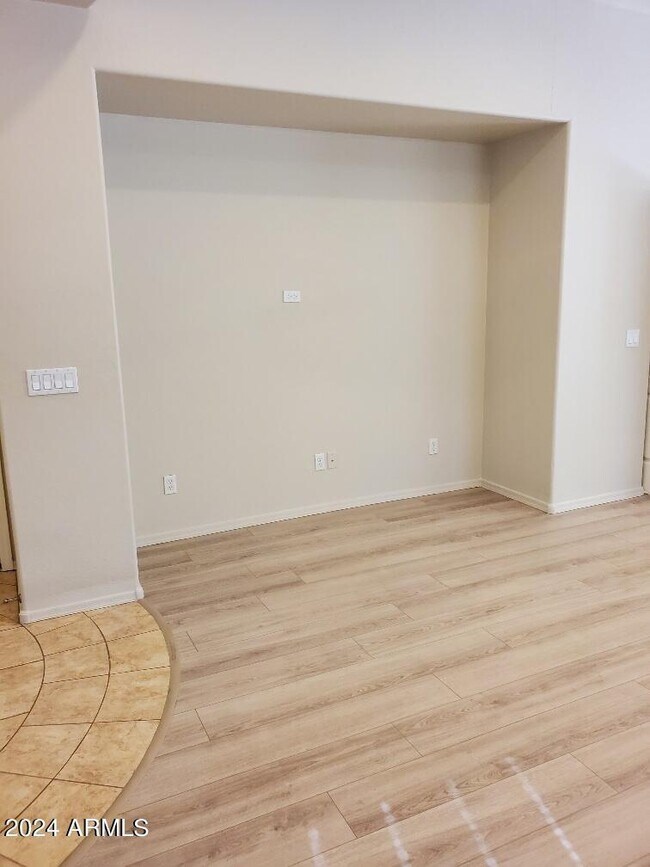 Building Photo - 1864 W Olive Way