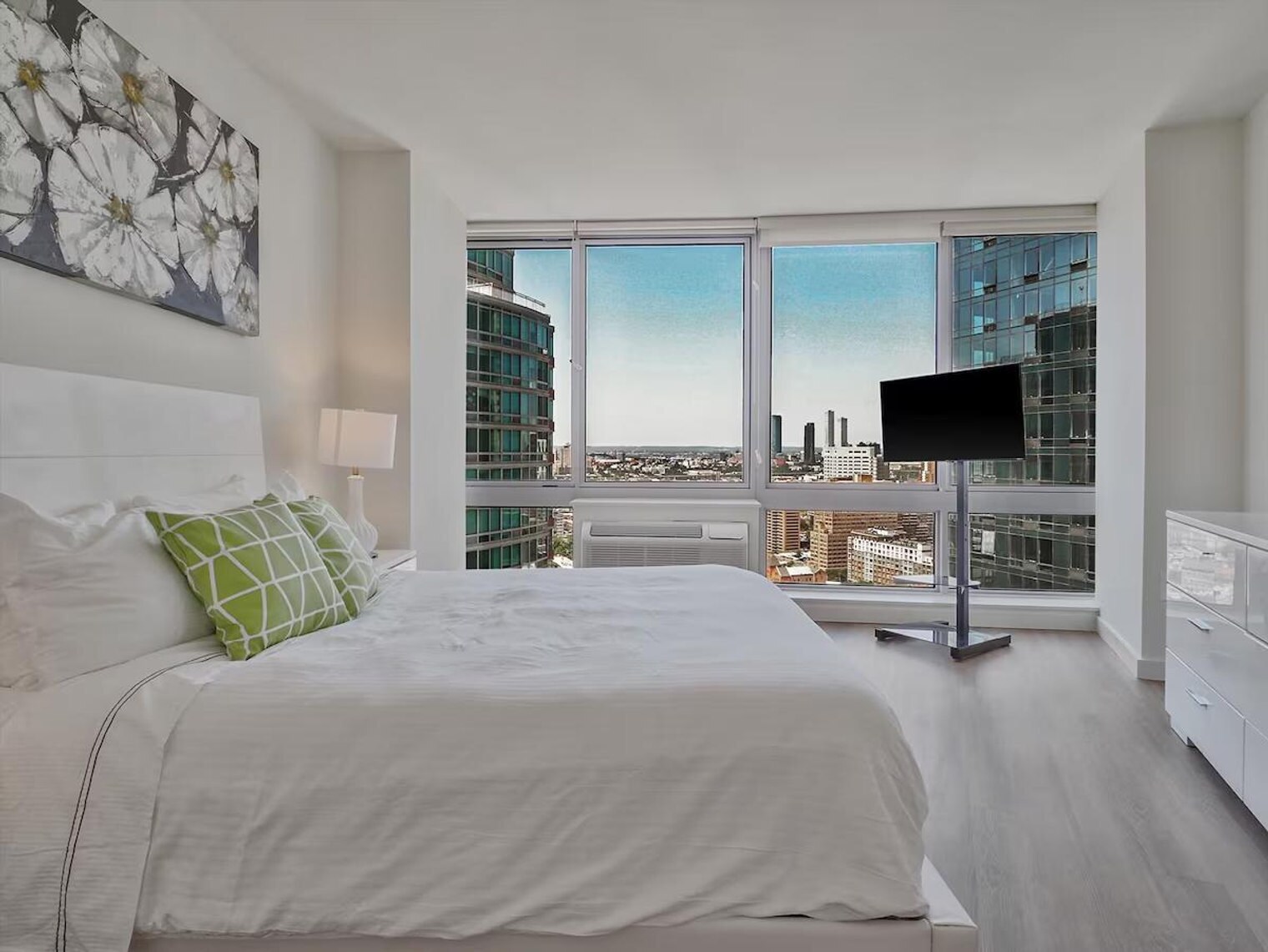 Building Photo - 33 Hudson St