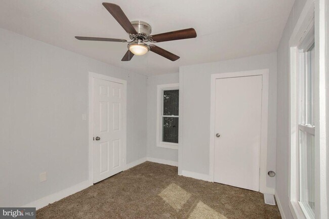 Building Photo - Gorgeous 4 Bedroom Home FOR RENT in Millville $1500