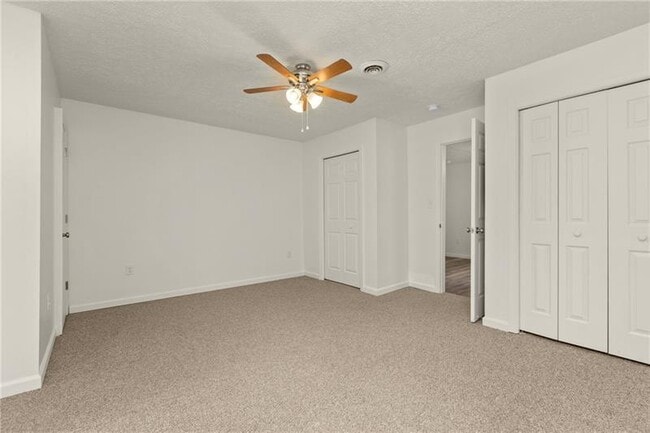 Building Photo - 390 US-30