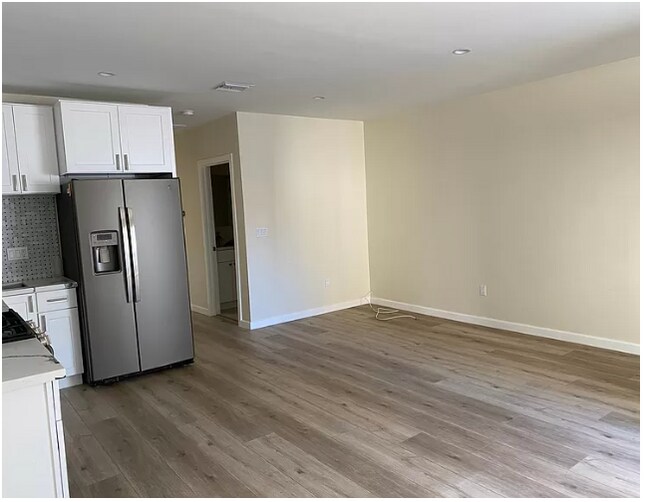 Building Photo - 6924 Encino Ave