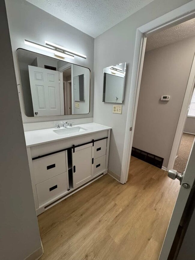 Building Photo - 3 Bed 1 Bathroom Ranch in Groveport School District! Half off Deposit for a move in by 12/31!