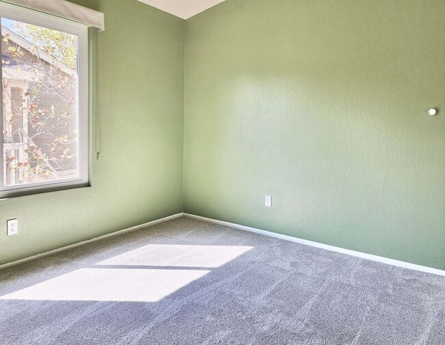 Building Photo - 26316 Los Viveros