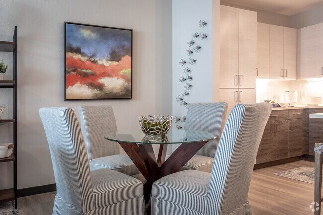 Interior Photo - Alton Westshore