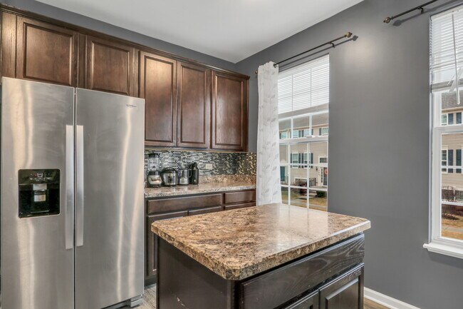Building Photo - 214 Lionel Dr