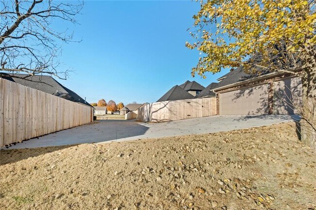 Building Photo - 585 S Rainbow Rd