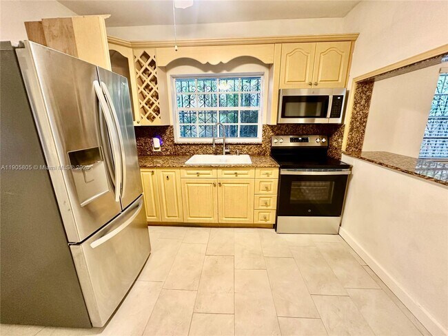 Building Photo - 1508 SW 13th Ave