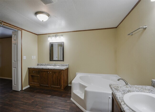 Building Photo - 132 Birchwood Dr