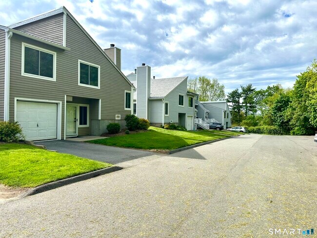 Building Photo - 629 Longfellow Dr
