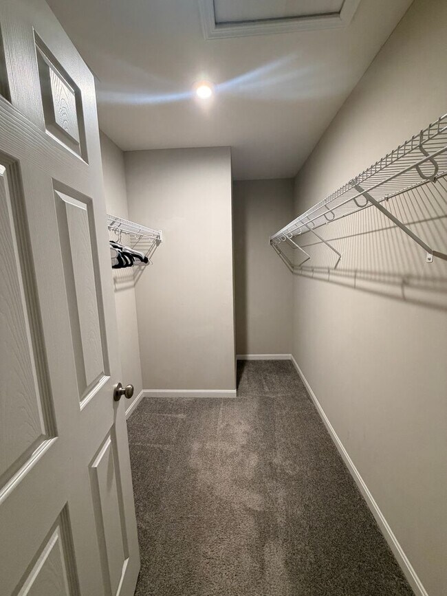 Building Photo - 1325 Horse Shoe Bnd