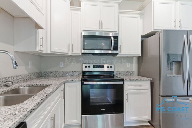 Building Photo - 5723 Overland Dr