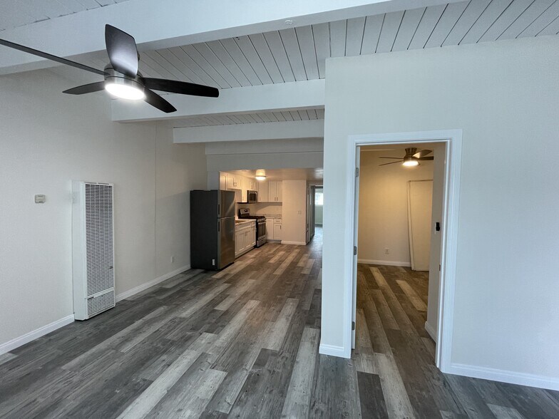 Entry/ Living Area/ Kitchen - 324 E Leatrice Ln