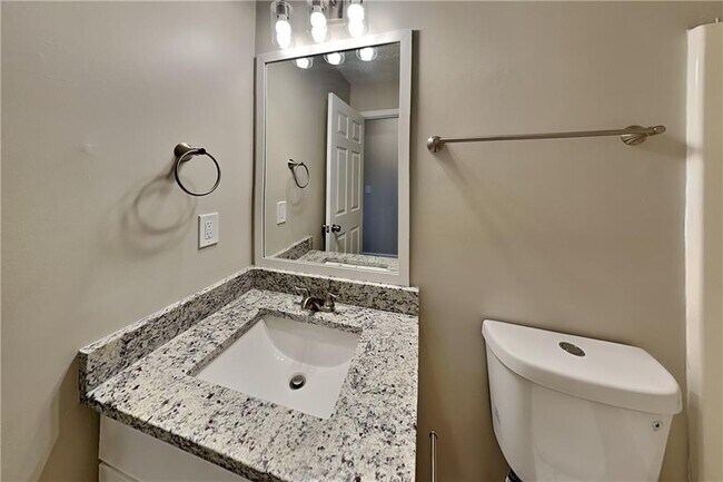 Building Photo - 111 Trellis Ct