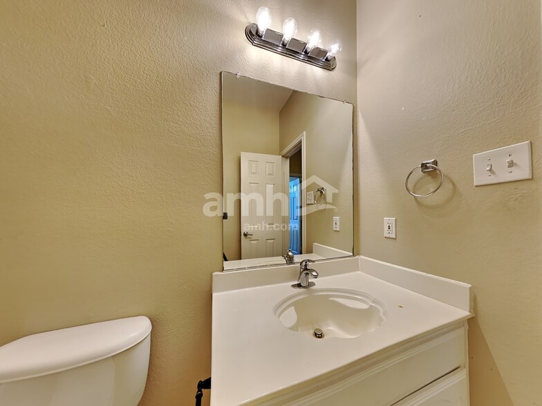 Building Photo - 2108 Carlotta Dr